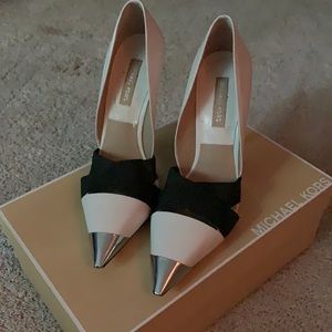 Beautiful michael kors shoes.